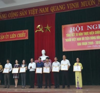 huong-que-nhan-bang-khen-cua-quan-lien-chieu-trong-cuoc-van-dong-10-nam-nguoi-vn-dung-hang-vn